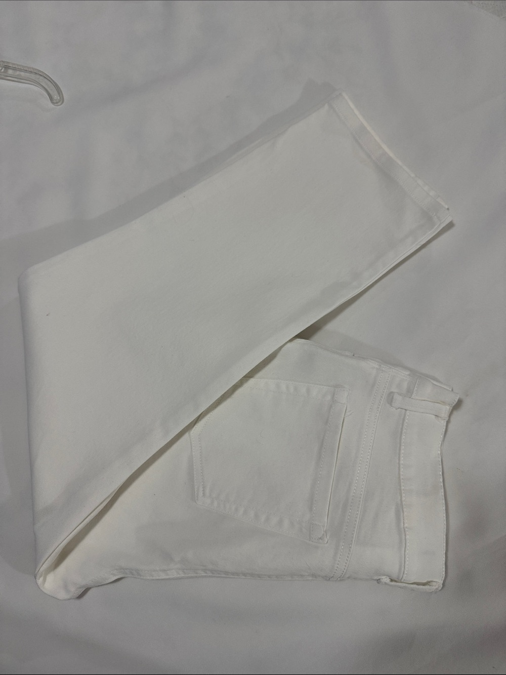 Like new Gloria Vanderbilt Amanda white denim jeans. Size 12P - Picture 3 of 7